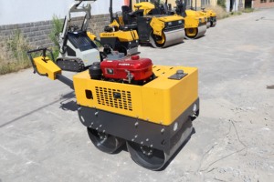 Compacteur hydraulique 1T, mini rouleau vibratoire à double tambour pour la réparation routière - Product Image 2