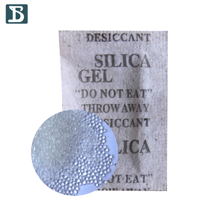 Белый силикагель, используемый для впитывания влаги из пищевого осушителя