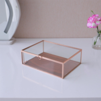 Boîte à bijoux en verre transparent en gros avec cadre en métal or rose, couvercle à charnière et base en bois pour le rangement et la présentation de bijoux