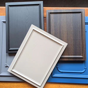 Armoires de cuisine modernes en bois massif fabriquées en usine, portes à panneaux surélevés, échantillon de céramique, vitrine, résistantes à l'eau, faciles à installer - Product Image 1