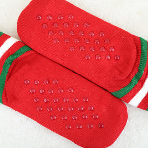 Chaussettes <span class=keywords><strong>de</strong></span> sol européennes américaines d'hiver <span class=keywords><strong>de</strong></span> Noël Cartoon Chaussons en velours d'agneau épaissi doublés en polaire pour adultes et enfants - Product Image 3