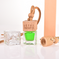Mini bouteille de diffuseur suspendue carrée 10ml bouteilles d'huile essentielle de parfum de voiture avec couvercle en bois de ficelle de support