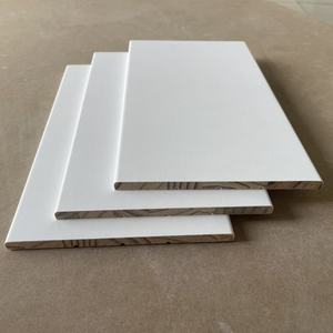 Marco de puerta plano de pino radiata imprimado blanco, longitud personalizada, suministro al por mayor para componentes de marco de puerta FJ, tamaño personalizado al por mayor - Product Image 1