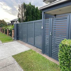 Puerta Corredera Automática Moderna de Aluminio en Cantilever, Precio de Fábrica, Puertas de Entrada Automáticas Eléctricas con Diseño de Rejilla - Product Image 1