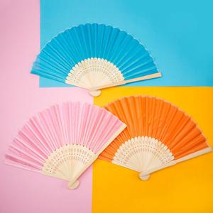 Éventail décoratif personnalisé imprimé, pliable, pour mariage, fête, événements, décoration intérieure et cadeaux promotionnels - Product Image 3