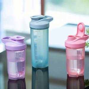 Meilleures ventes : Bouteille en plastique PP écologique de 500 ml et 700 ml avec couvercle anti-fuite pour la salle de sport, les boissons protéinées et les milkshakes - Product Image 1