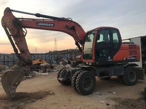 Pelle pelleteuse multifonction sur chenilles originale de la Corée DOOSAN DX150 Hyundai à haut rendement en bon état d'occasion en vente - Product Image 4