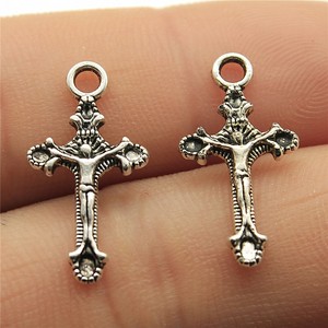 화려한 십자가 참 장식품 22x11mm 앤틱 실버 아연 합금 펜던트 첫 영성체 선물 공예품 - Product Image 1
