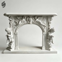 Encadrement de cheminée en marbre blanc sculpté à la main, figurine d'ange, style rococo, pour la décoration intérieure de villa