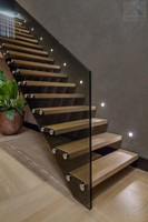 Escaliers en bois préfabriqués d'intérieur avec balustrade en verre élégante conception durable et élégante