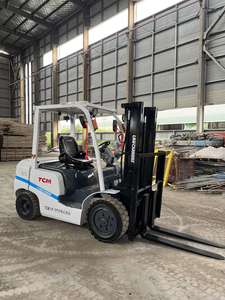 Montacargas TCM Usado en Estado 90% Nuevo, Contrabalanceado de 3 Toneladas con Pinza para Rollos de Papel para Clasificación Logística - Product Image 4