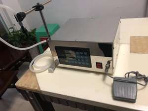 Machine de remplissage semi-automatique de liquides GFK-280 pour petites bouteilles en plastique (eau, huile, parfum) – Remplisseuse de boissons de haute qualité - Product Image 4