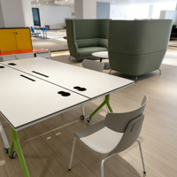 Tavolo da Formazione Moderno Pieghevole Minimalista con Ruote Bloccabili per Ufficio e Sala Riunioni