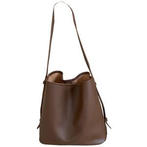 กระเป๋าถือสีน้ำตาลทรงถังสำหรับผู้หญิง ความจุเยอะ สายสะพายแม่เหล็ก สะพายไหล่หรือสะพายข้าง ใช้ได้ทุกวัน คอลเลคชั่นฤดูใบไม้ร่วง 2024 - Product Image 5