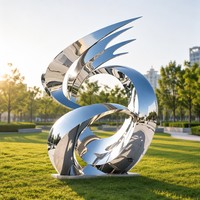 Sculpture contemporaine abstraite grandeur nature en acier inoxydable avec design de courbes fluides polies pour exposition en galerie d'art