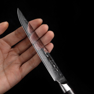 Couteau à steak professionnel en acier Damas de 5 pouces avec manche en bois Pakka - Product Image 3
