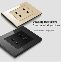 Interruptor de Pared de Vidrio Templado Becky QB118-Series, 2 Tomas de Corriente, 3 Interruptores, 2 Puertos USB-A + 2 Puertos USB-C, IP23, Fácil Instalación