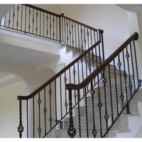 Beau garde-corps et main courante en fer forgé moderne pour escaliers intérieurs, mur