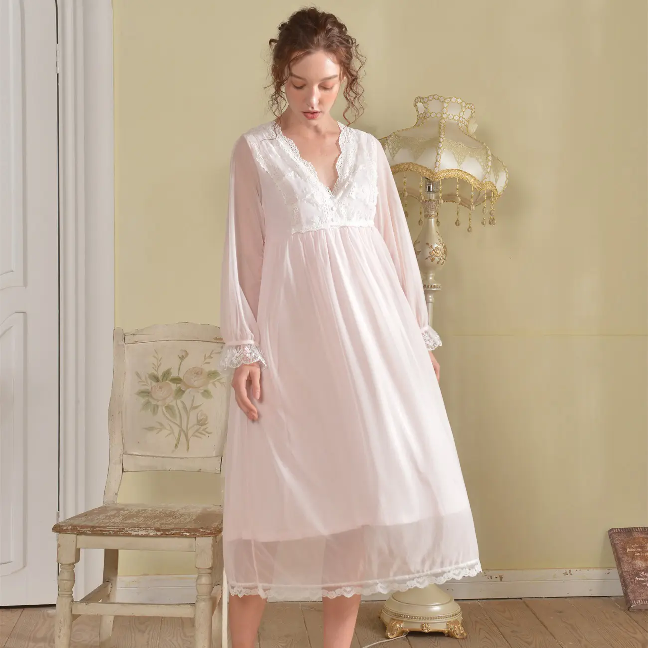 Modal longue robe maison robe dames pyjamas col en v élégant français cour-style printemps et automne dentelle princesse Double maille femmes