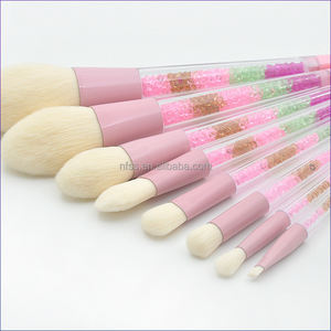 Pinceaux de maquillage végétaliens à poils roses scintillants et glamour Ensemble de pinceaux de maquillage en poudre pastel arc-en-ciel à poignée irisée - Product Image 6