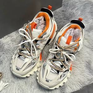 Tendance de la mode - Sneakers classiques en cuir véritable pour femmes et hommes - Chaussures de course respirantes avec LED pour une utilisation nocturne - Product Image 1