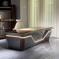 Bureau de direction de luxe avec plateau en placage de bois, éclairage LED, table de bureau moderne pour PDG, directeur, bureau de patron