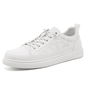 Zapatillas bajas transpirables huecas de color blanco sólido, informales, para skate, antideslizantes, con suela plana gruesa, fáciles de llevar, para uso diario en la calle. - Product Image 1