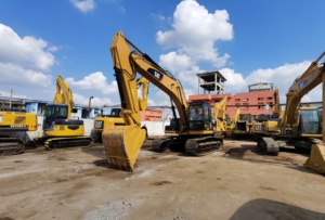 รถขุดตีนตะขาบ CAT 325D มือสอง ราคาคุ้มค่า น้ำหนัก 25 ตัน รถขุดแคตเตอร์พิลลาร์ ให้กำลังไฮดรอลิกที่เชื่อถือได้ เหมาะสำหรับงานขุดดินในเหมือง - Product Image 3