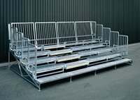 Fabriqué en Italie, marque CETA, tribune sportive préfabriquée en acier S235 JR galvanisé à chaud, durable et personnalisable, série Stand-M, toutes versions