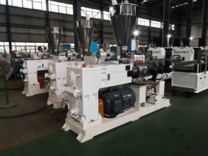 Con lote <span class=keywords><strong>Maestro</strong></span> de color, tolva dosificadora pequeña, extrusora de doble tornillo de PVC, máquinas de extrusión para productos de perfil de color de PVC - Product Image 6