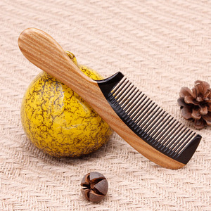 Pettini in legno con Logo personalizzato pettine per capelli in legno a denti larghi in legno di sandalo personalizzato a buon mercato - Product Image 4