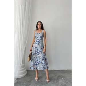 Robe élégante bleue à motifs floraux en viscose, col carré, coupe évasée, taille naturelle, pour usage quotidien décontracté, en tissu tissé respirant - Product Image 5