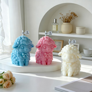 Vela Aromática con Figura de Oveja 3D, Cordero Adorable con Ramo de Tulipanes, Vela de Cera de Soja, Decoración para Mesa y Hogar, Regalo - Product Image 2