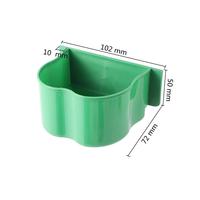 Mangeoire suspendue en plastique pour oiseaux, récipient à eau et à nourriture pour pigeons, bol d'alimentation simple ou double grille pour perroquets, canaris, et autres oiseaux.