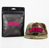 Premium WEINI Custom Brand 5-panel camouflage snapback pet roze & zwart 3D reliëf borduurwerk streetwear pet lage minimale bestelhoeveelheid OEM