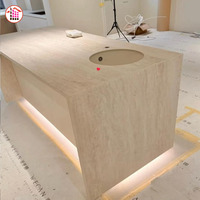 Plan de travail d'îlot de cuisine haut de gamme en travertin massif, plan de travail d'îlot de cuisine en travertin beige poli de qualité supérieure avec évier