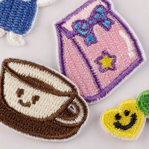 Patchs brodés mignons de dessins animés pour vêtements, patchs thermocollants DIY, motifs variés (Chat/Animal de compagnie/Nourriture), vente en gros - Product Image 3
