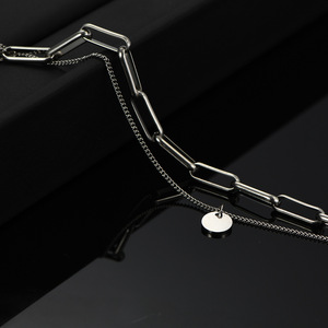 Pulsera de Cadena Geométrica de Doble Capa, Eslabones Redondos de Acero Dorado de 8mm con Dije para Regalo - Product Image 2