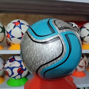 Ballon de football de qualité supérieure, taille personnalisable, toucher doux, pour les matchs d'équipe et l'entraînement, ballon de football sans couture - Product Image 4