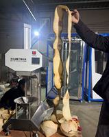 Commerciële automatische kokosnootschilmachine voor fruitverwerking, hoge productiviteit, 50KG groene schilmachine C01