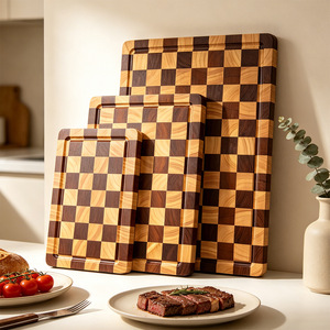 Planche à découper carrée en bois à motif d'échiquier esthétique, bloc de boucher à grain de bois traversant, plateau de service réversible, support gastronomique - Product Image 1