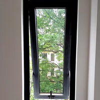 Fenêtre suspendue en aluminium et verre trempé insonorisée de style contemporain Rolansini pour cuisine de villa, avec auvent à manivelle