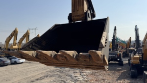 รถขุดขนาดใหญ่ Sany SY245 24.5 ตัน มือสอง พร้อมเครื่องยนต์ เกียร์ แบริ่ง ปั๊มไฮดรอลิก และมอเตอร์แบบเดิม - Product Image 2