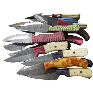 Couteau à lame fixe Drop Point en acier Damas avec manche en bois Pakka bleu, facile à transporter, personnalisable pour la chasse, le camping et la survie - Product Image 1