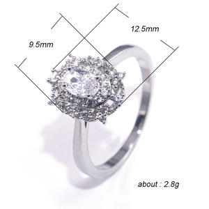 Anello minimalista a quattro punte per donna, design scintillante intarsiato, gioielli eleganti e alla moda - Product Image 5