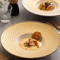 Assiette de table en céramique dorée à texture martelée, style japonais, luxe léger, pour usage domestique, hôtelier et de restaurant, motif uni de qualité supérieure