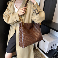 Sacs fourre-tout en PU tissé tendance, grande capacité, fermeture éclair imperméable, couleur unie, sac à main portable