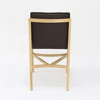 Chaise de salle à manger moderne rembourrée, structure en bois massif en forme de X, assise et dossier rembourrés en cuir PU, chaise de salle à manger pour la maison et les restaurants