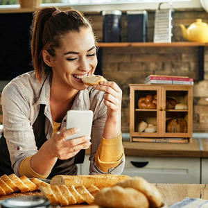 Boîte à pain en bambou naturel à 2 niveaux avec fenêtre et porte verrouillable pour comptoir de cuisine - Product Image 3