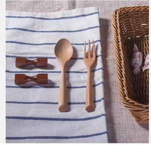 Großhandel 2-teilige japanische Holz löffel und Gabel Set dreieckigen Griff Besteck Löffel Besteck mit elegantem Design - Product Image 4